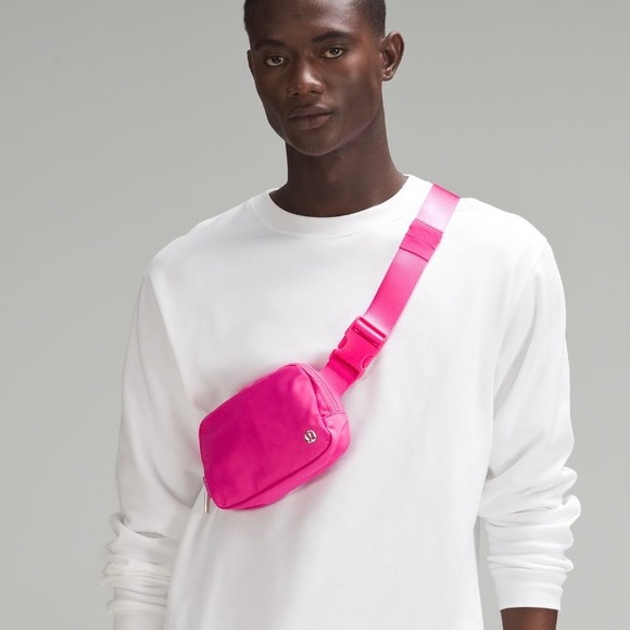 NEW & IMPROVED SONIC PINK Lululemon Everywhere Belt Bag White Wordmark - Picture 11 of 11